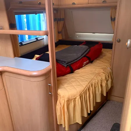 Hobby De Luxe Caravan בית נופש *